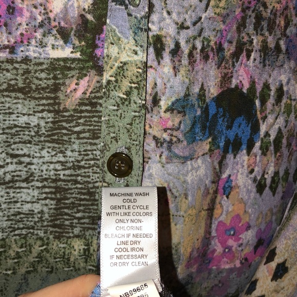 High-Low Sleeveless Button-up Blouse. Size Small - Picture 7 of 7